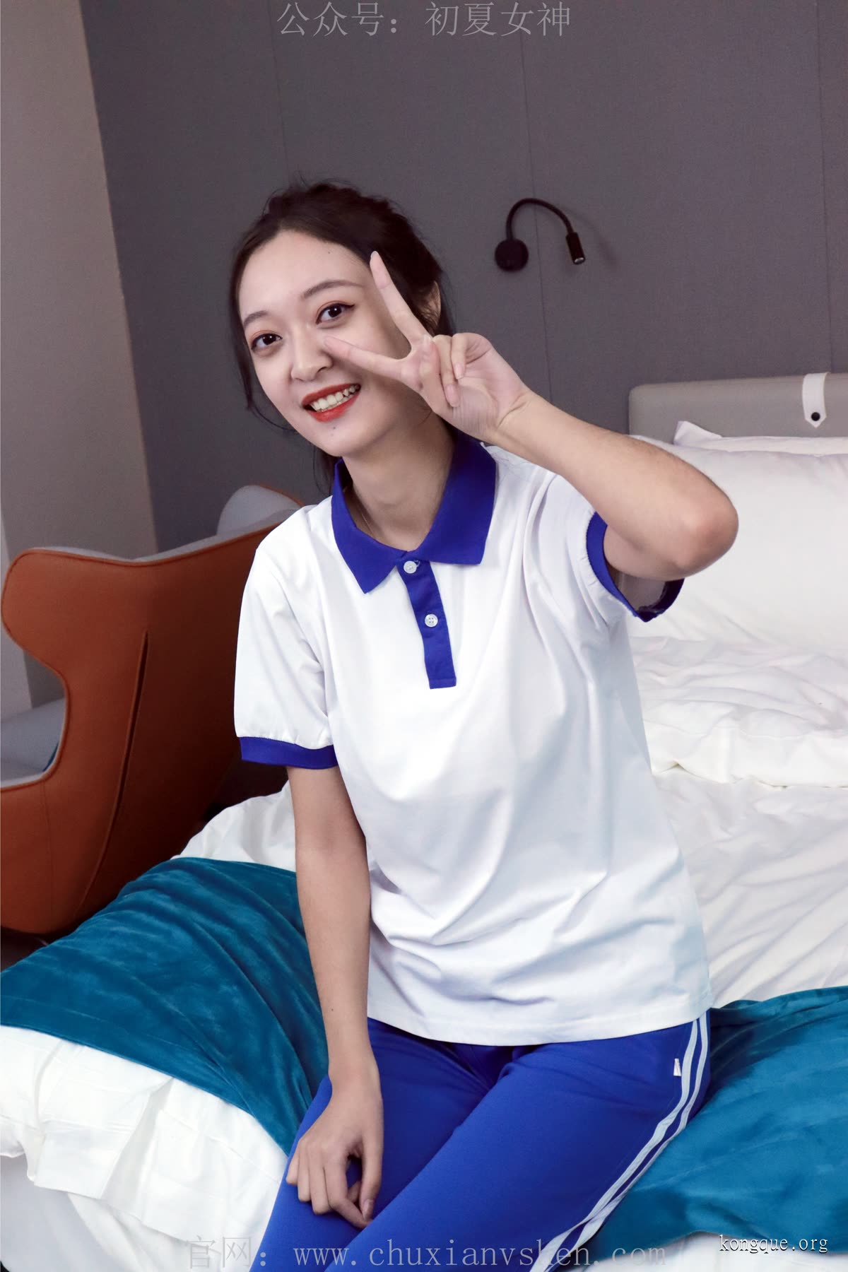 初夏女神_依依~校服搭配37码运动鞋拍摄_0003