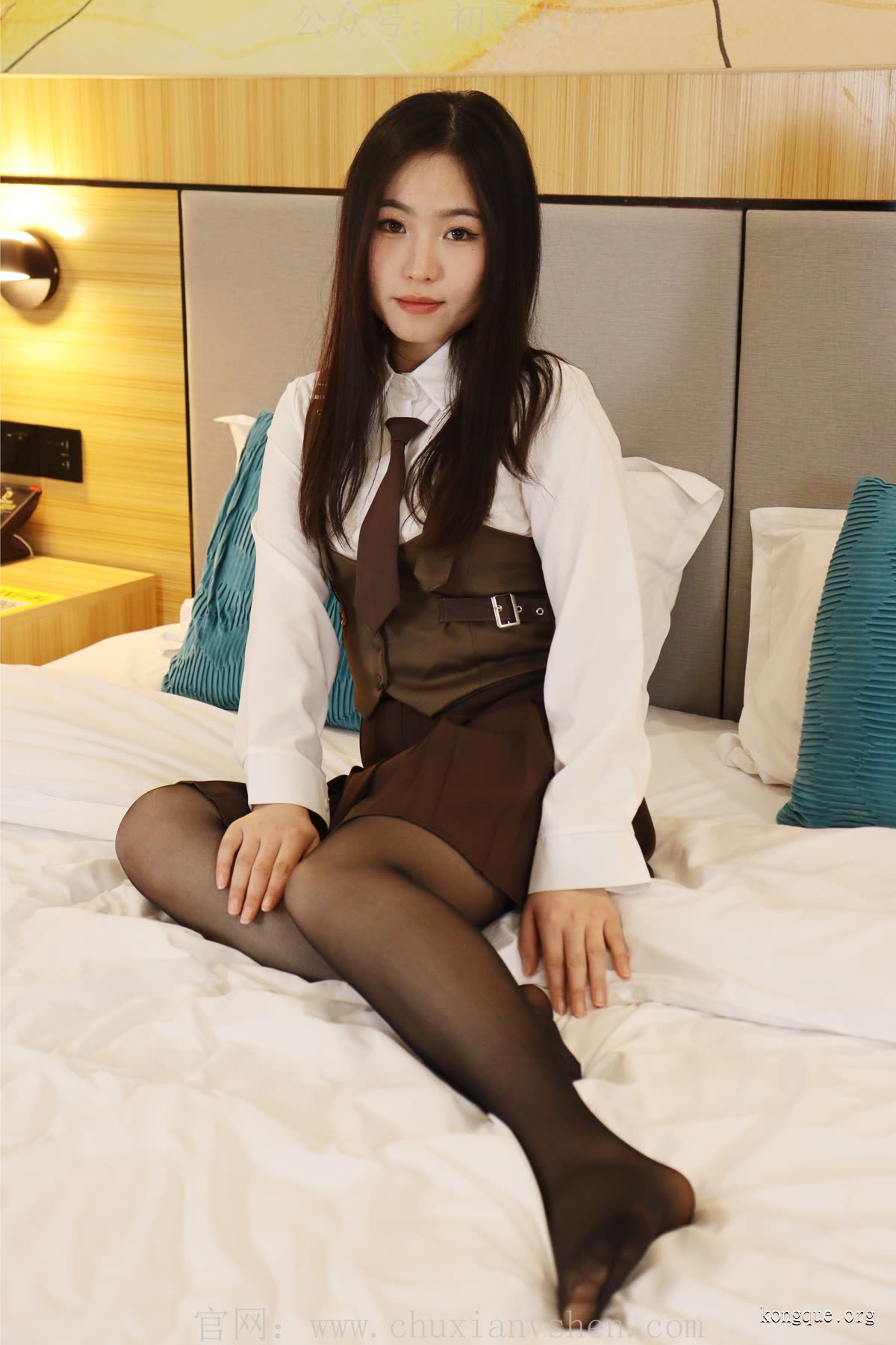 初夏女神_水吉_咖啡JK四件套搭配小黑皮鞋_0042