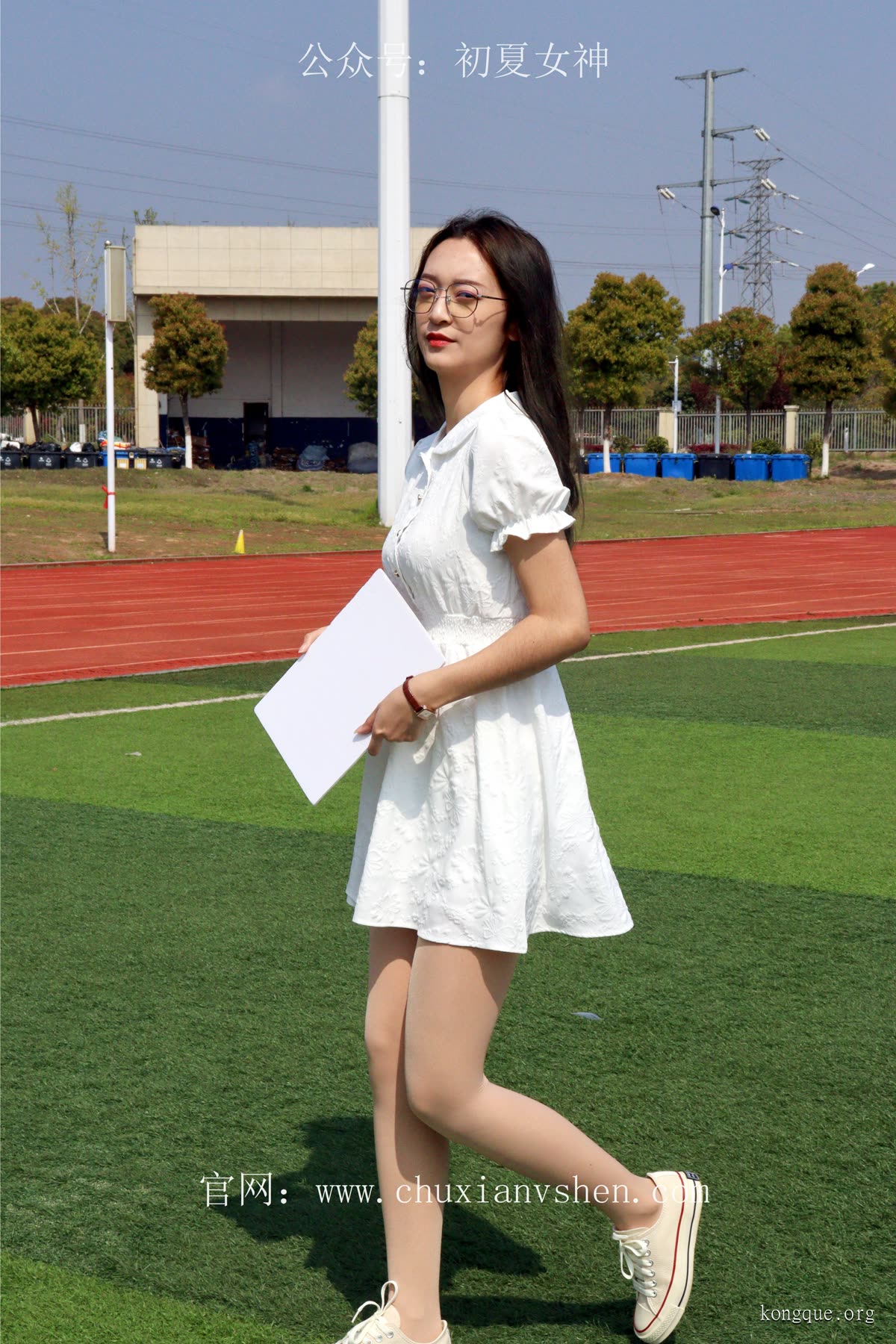 初夏女神_邻家女孩校园生活篇-肉丝帆布鞋_0103