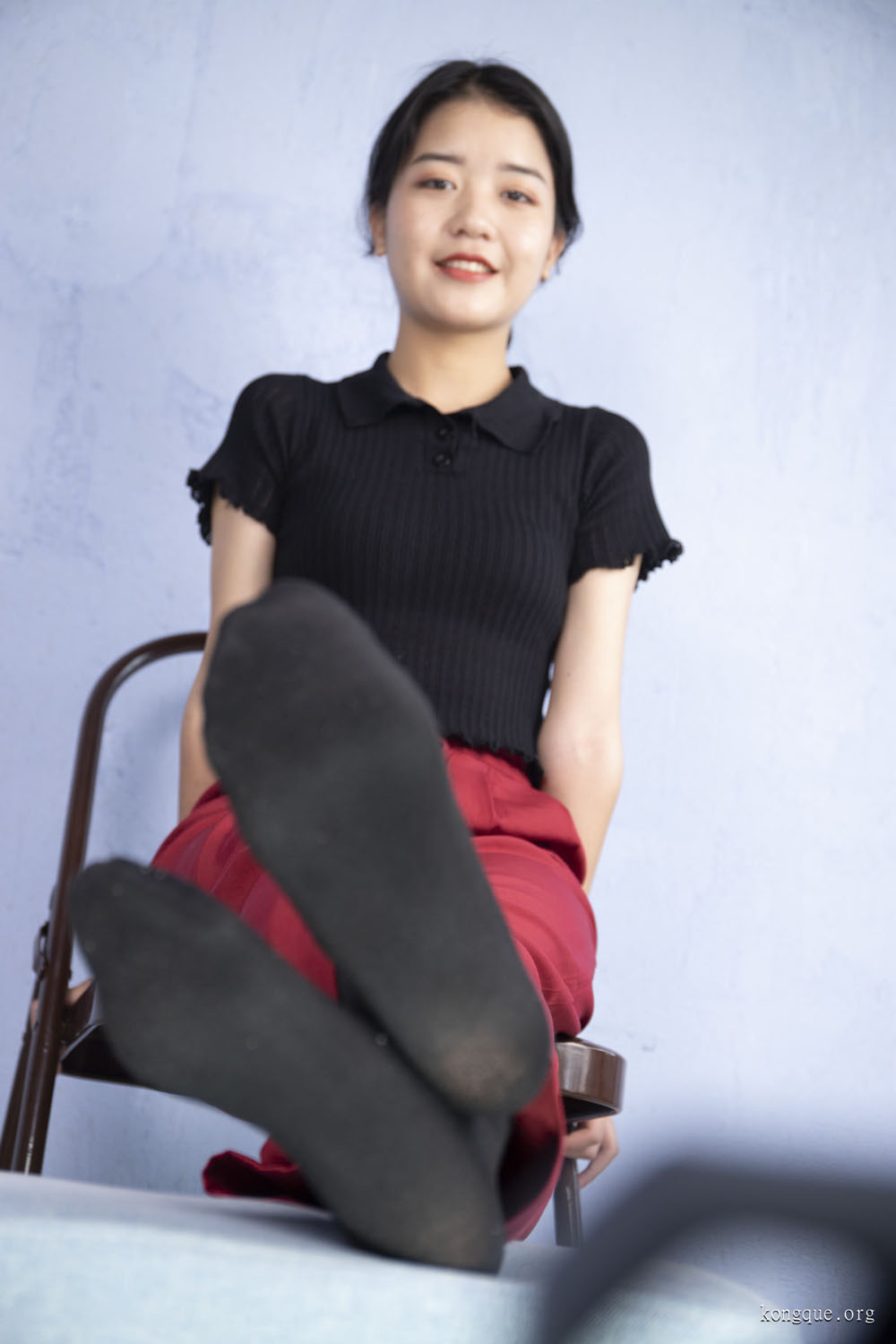 南国足艺_气质美女小雨试镜,修长性感的美脚,脚型真漂亮,人美脚更美__01