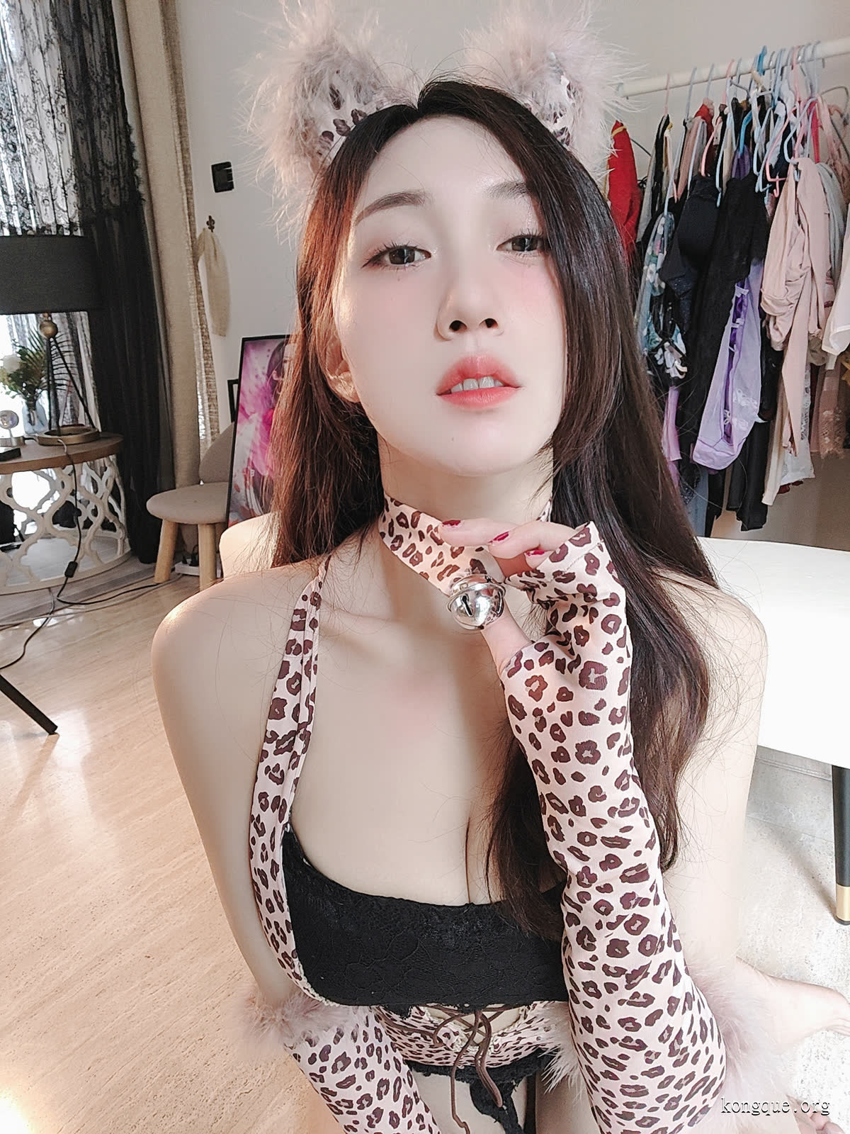 小玉吃果冻_豹纹带尾巴__(2)