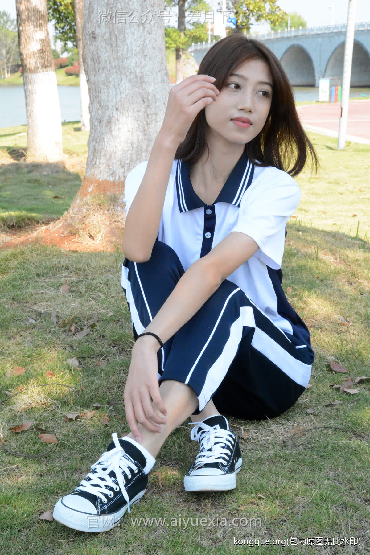 爱月下 NO.004 秀秀【浅发校服】其实我喜欢酷酷的,今天第一期被安排了校服!_0017