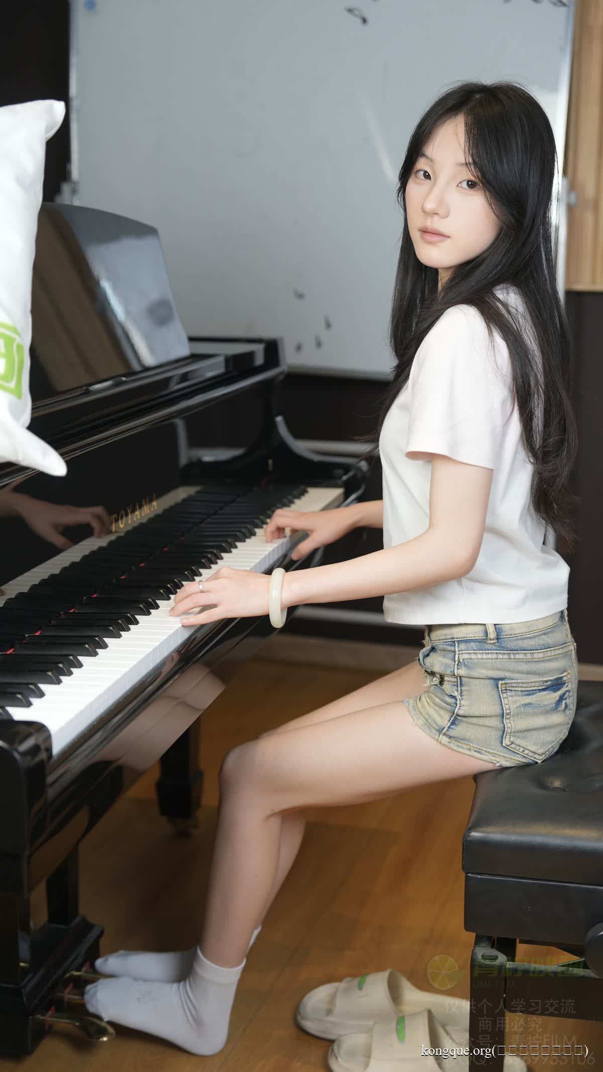 001.青柠映画_阿慌_琴房秀玉足__0115