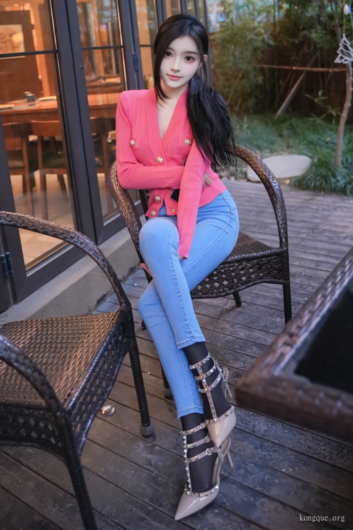 001.龙雪儿_–_内购无水印_NO.8091_红衣牛仔裤_0002