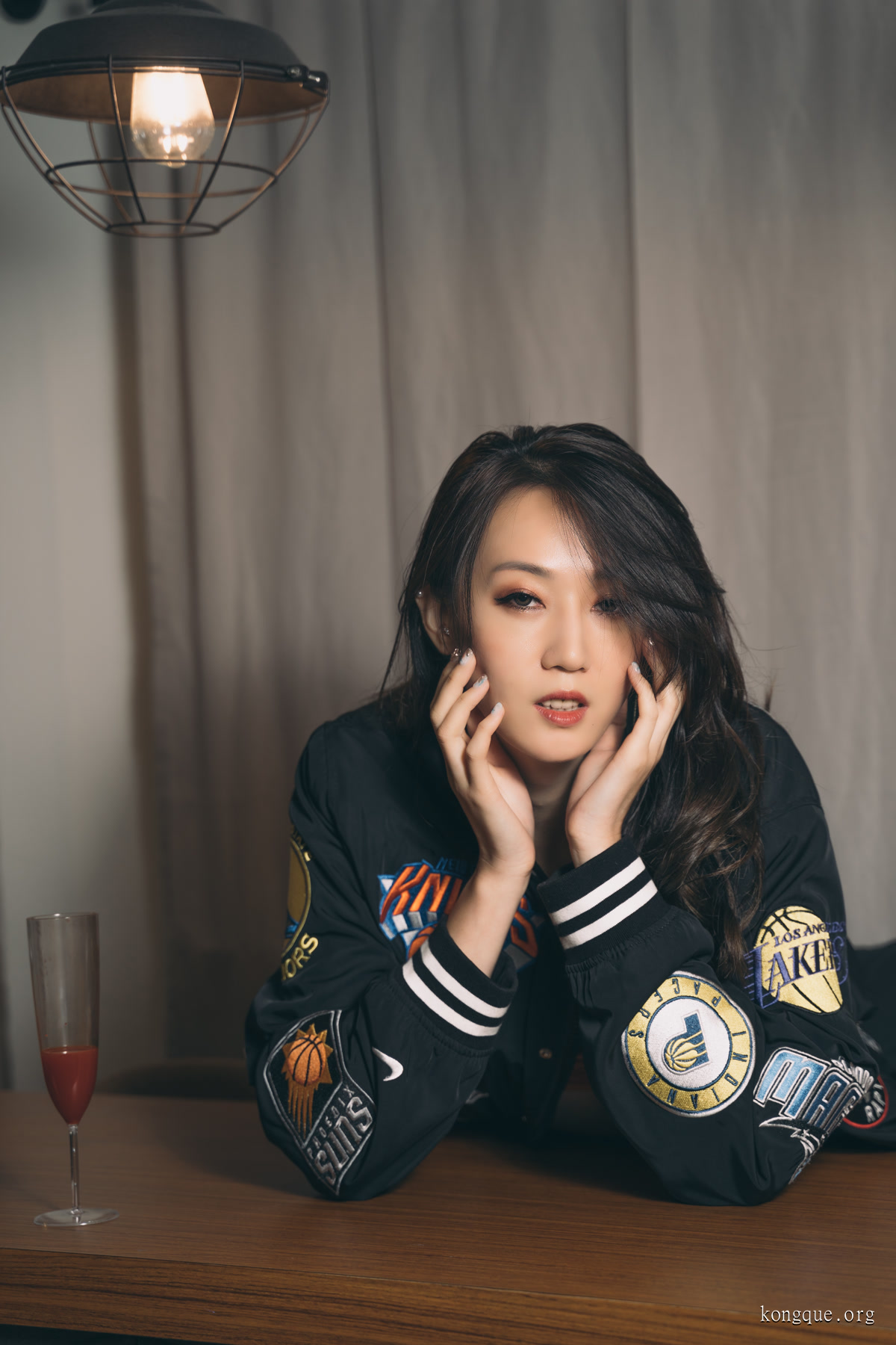 Limerence_性感妹子近距离撕扯黑丝袜!_157