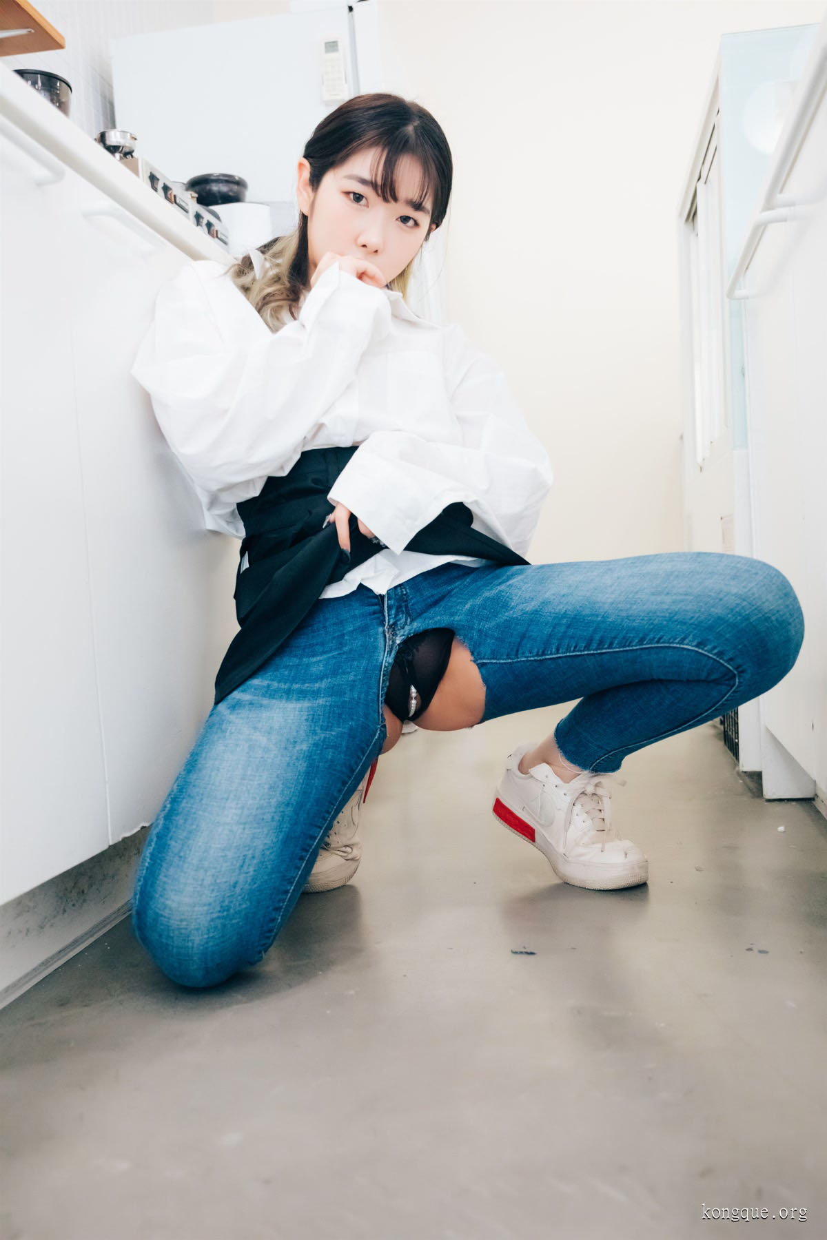 Loozy__Sonson_Nude_Apron_0015